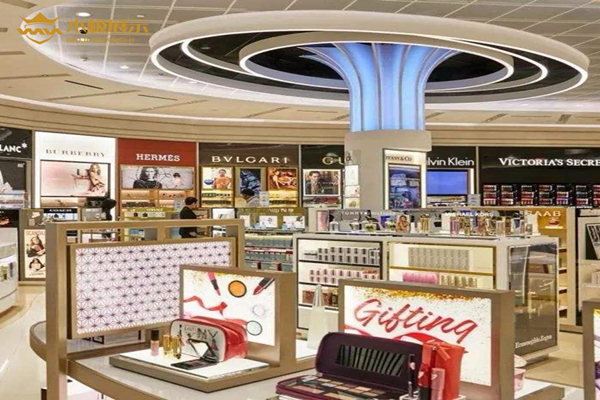 烤漆展示柜與普通展示柜的區(qū)別？